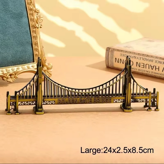 Golden Gate Bridge Metal Statue – Elegant Landmark Replica